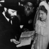 Why Her Maid Wept When the Lubavitcher Rebbetzin Died