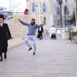 Dancing Behind People in Jerusalem (1-Minute Funny Video)