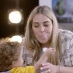 Israeli Toddlers Feeding Parents (Cute 1-Minute Commercial)